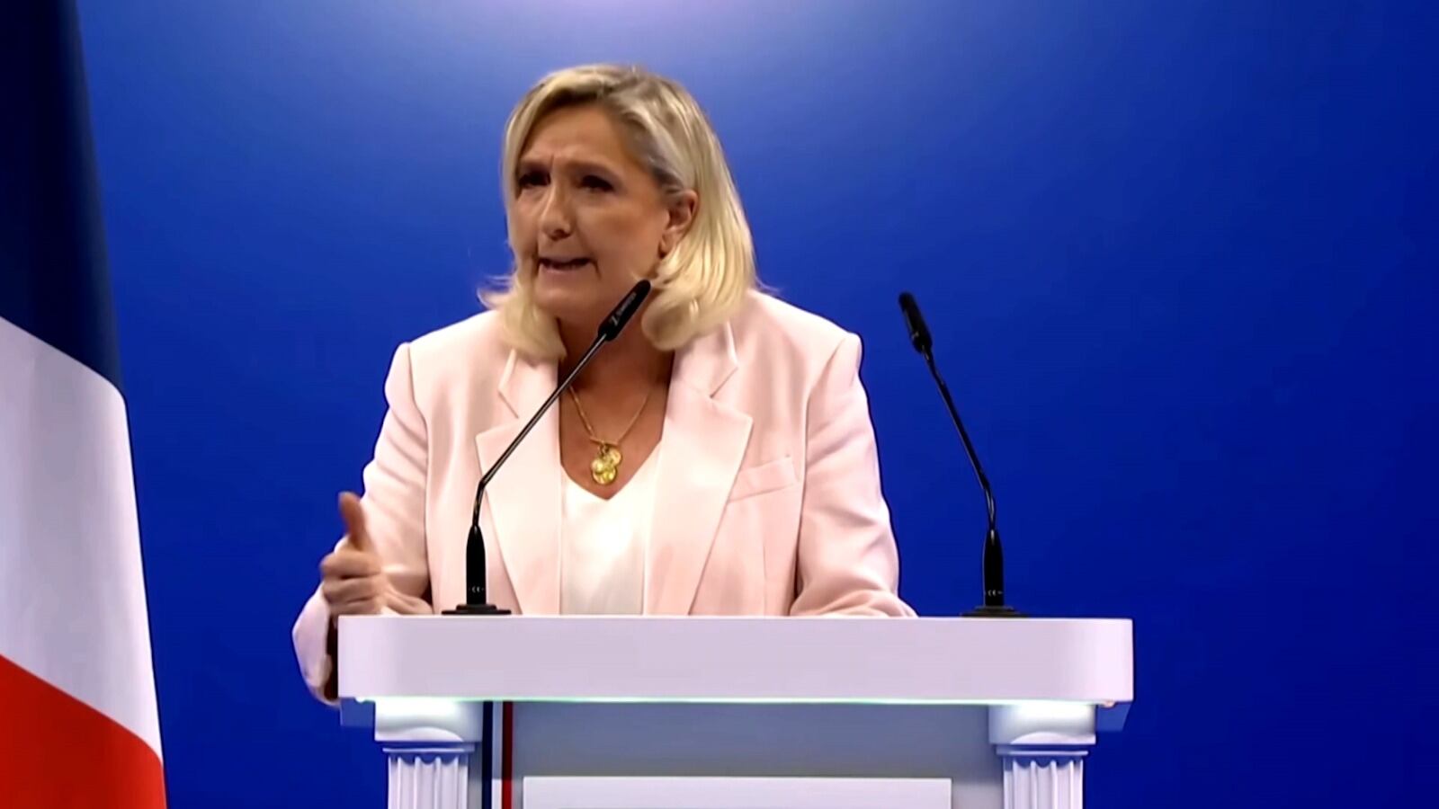 Marine Le Pen lança candidatura à presidência da França