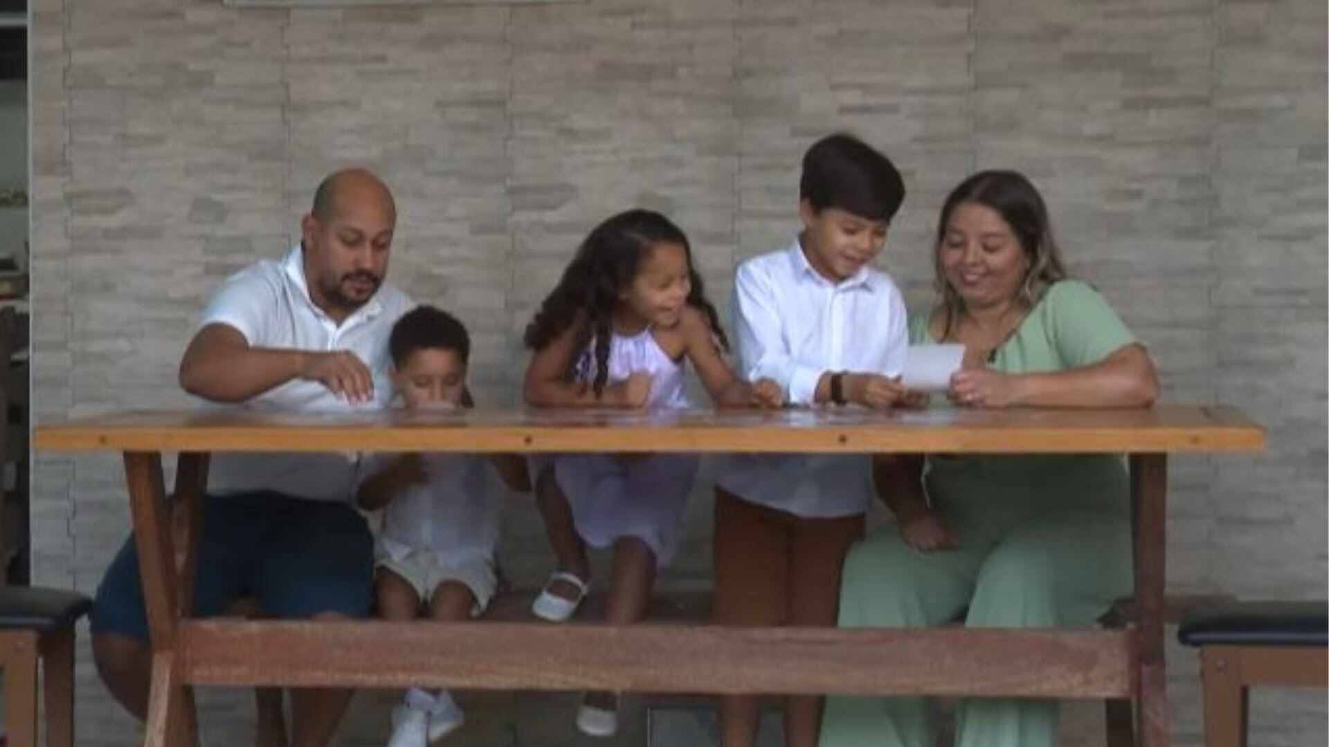Conheça famílias que adotaram crianças assim como a protagonista da novela Mãe