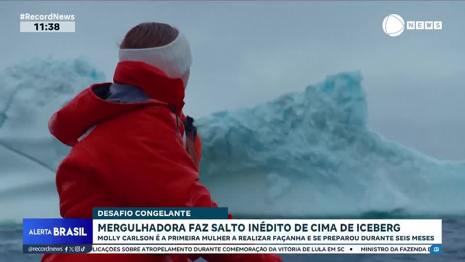 Molly Carson faz salto inédito de cima de iceberg
