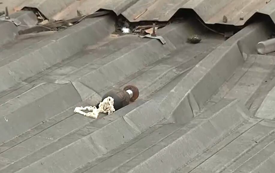 Polícia desarma granada lançada por drone do CV durante tentativa de invasão em comunidade do Rio