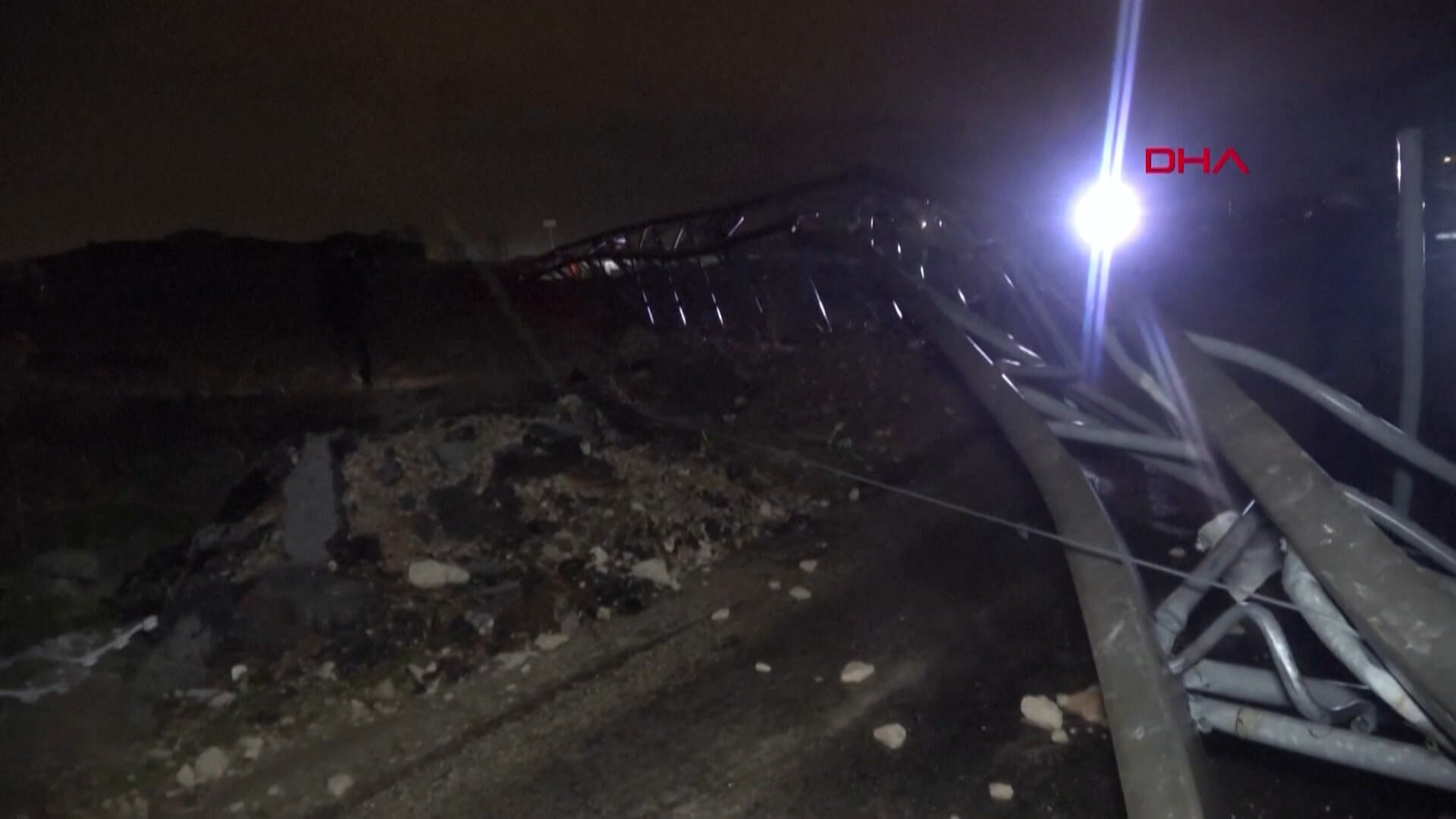 Tornado atinge a Turquia e mata quatro trabalhadores