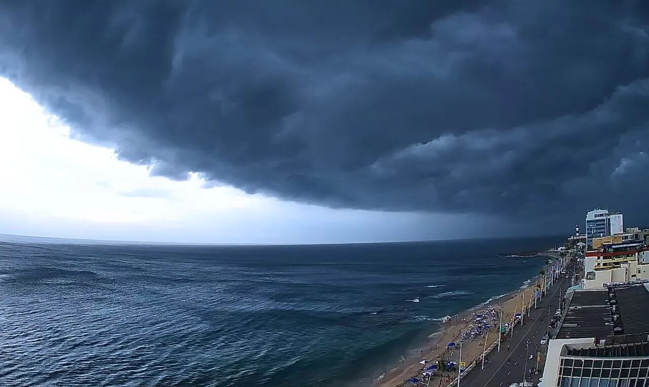 Bahia x São Paulo pode ser adiado após alerta da Defesa sobre temporal em Salvador