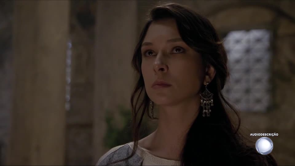 Petronius é flagrado por Madalena beijando Noemi | Jesus