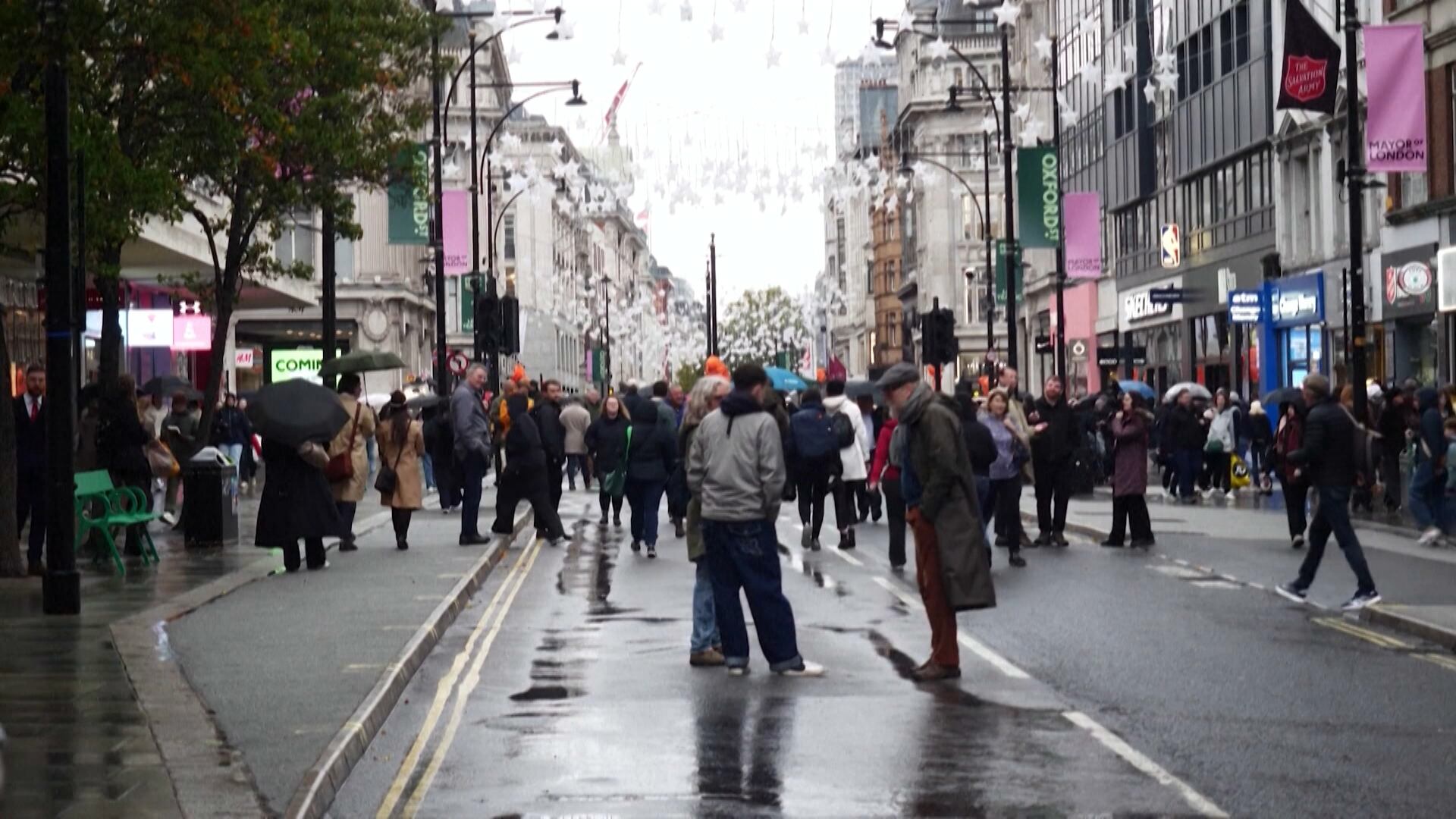 Oxford Street tem trecho transformado em área de pedestres