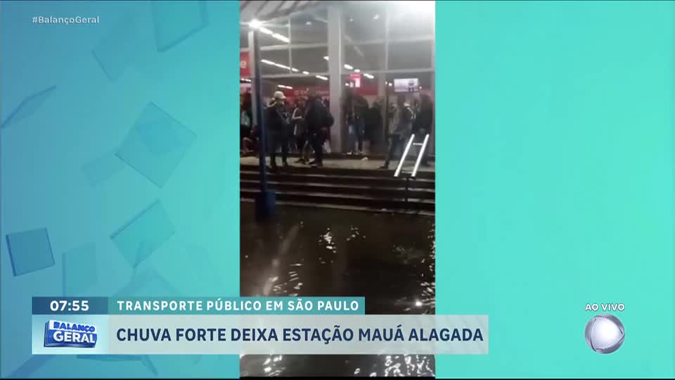 Chuva forte alaga estação Mauá da CPTM, na Grande São Paulo