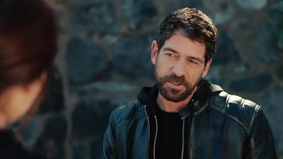 Sinam tenta uma chance com Asya | Iludida