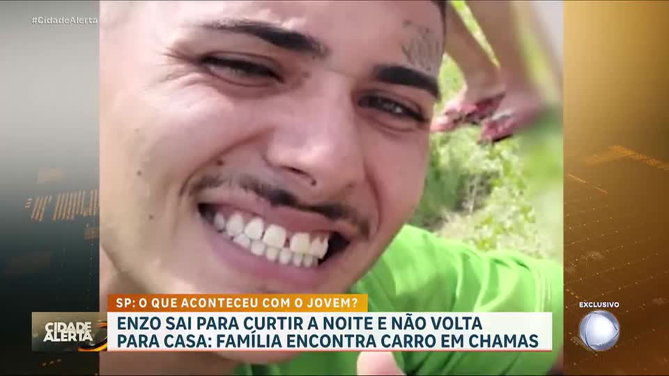 Jovem desaparece após briga em bar, e carro é encontrado incendiado em área de mata