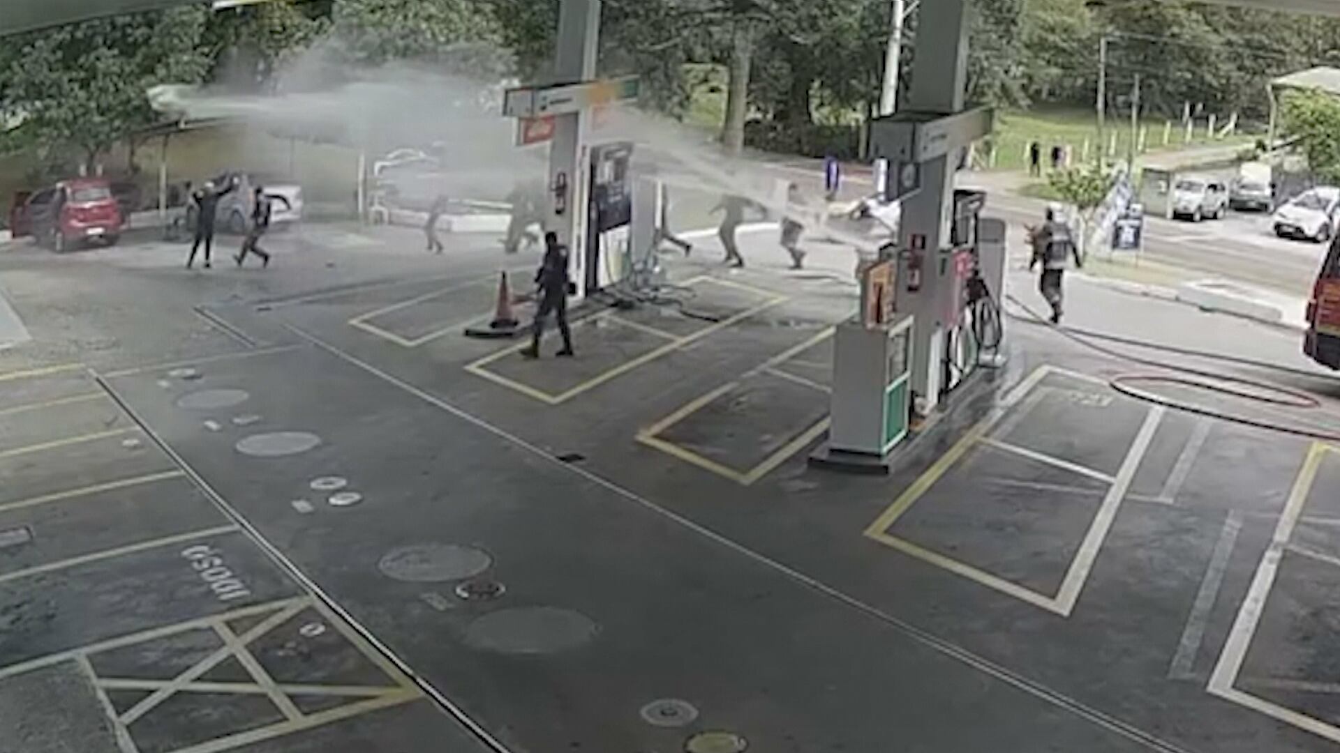 Polícia e bombeiros evitam explosão no Paraná