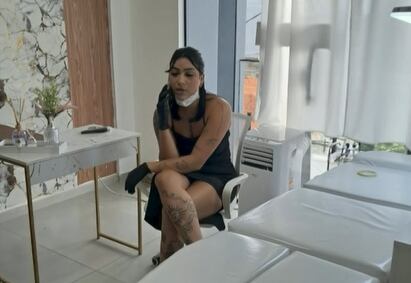 Polícia Civil prende falsa dentista que usava maca de massagem em Magé (RJ)
