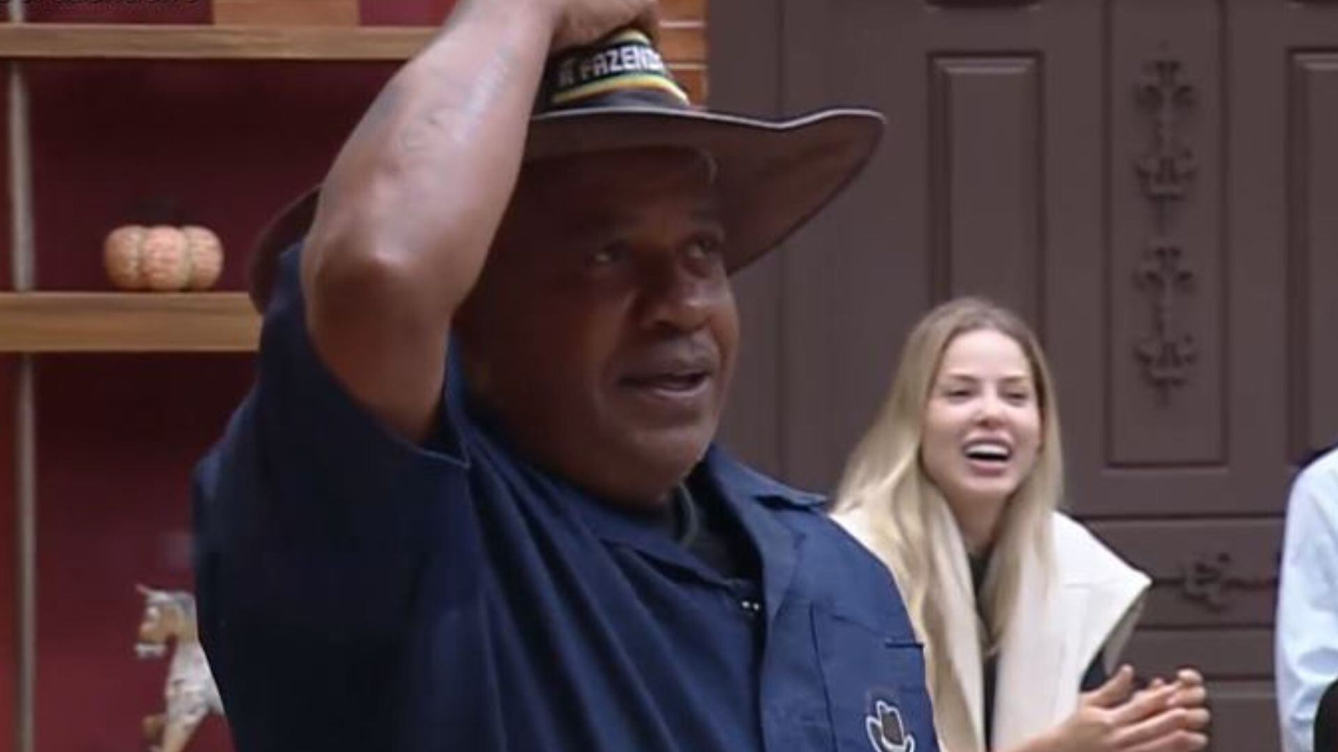 Keila Jimenez analisa Toninho Tornado: 'Nada como um chapéu na cabeça para ficar o cara mais legal'