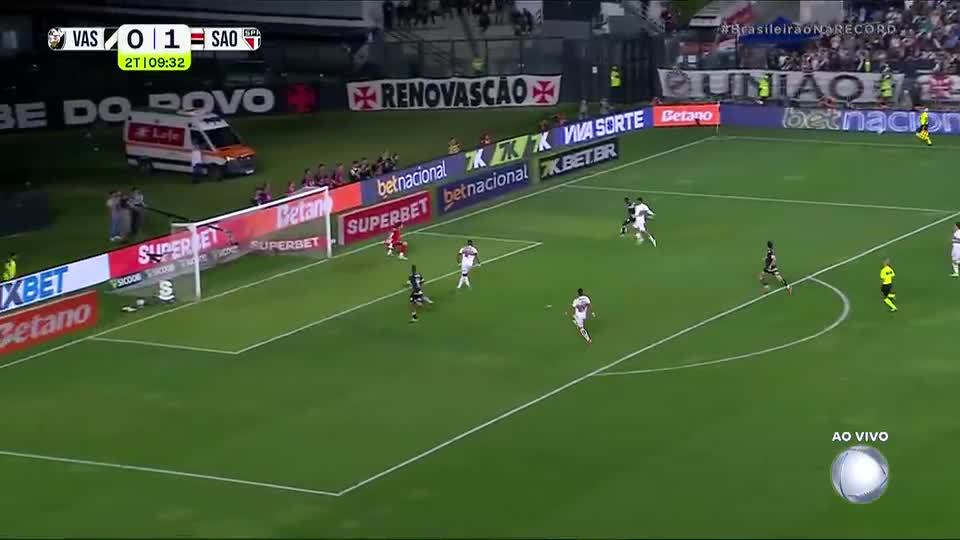 Gómez desperdiça grande chance para o Vasco contra o São Paulo e revolta Rayan