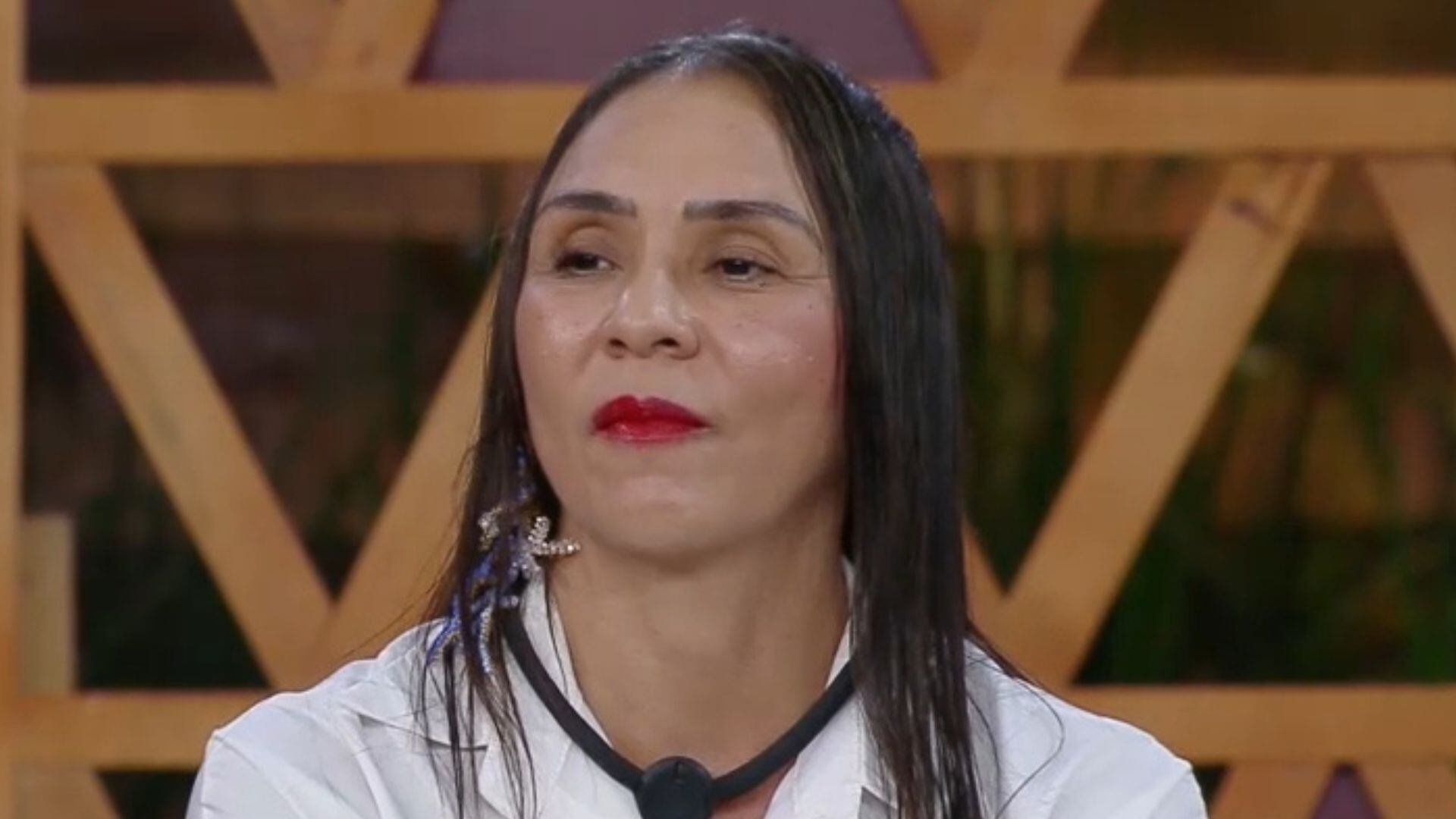 Keila Jimenez aponta que Yoná usa 'bandeira de abandonada' para ficar em A Fazenda 17