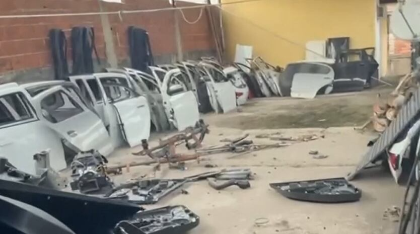 Dois homens são presos em oficina usada como desmanche de carros no Jardim Catarina, em São Gonçalo