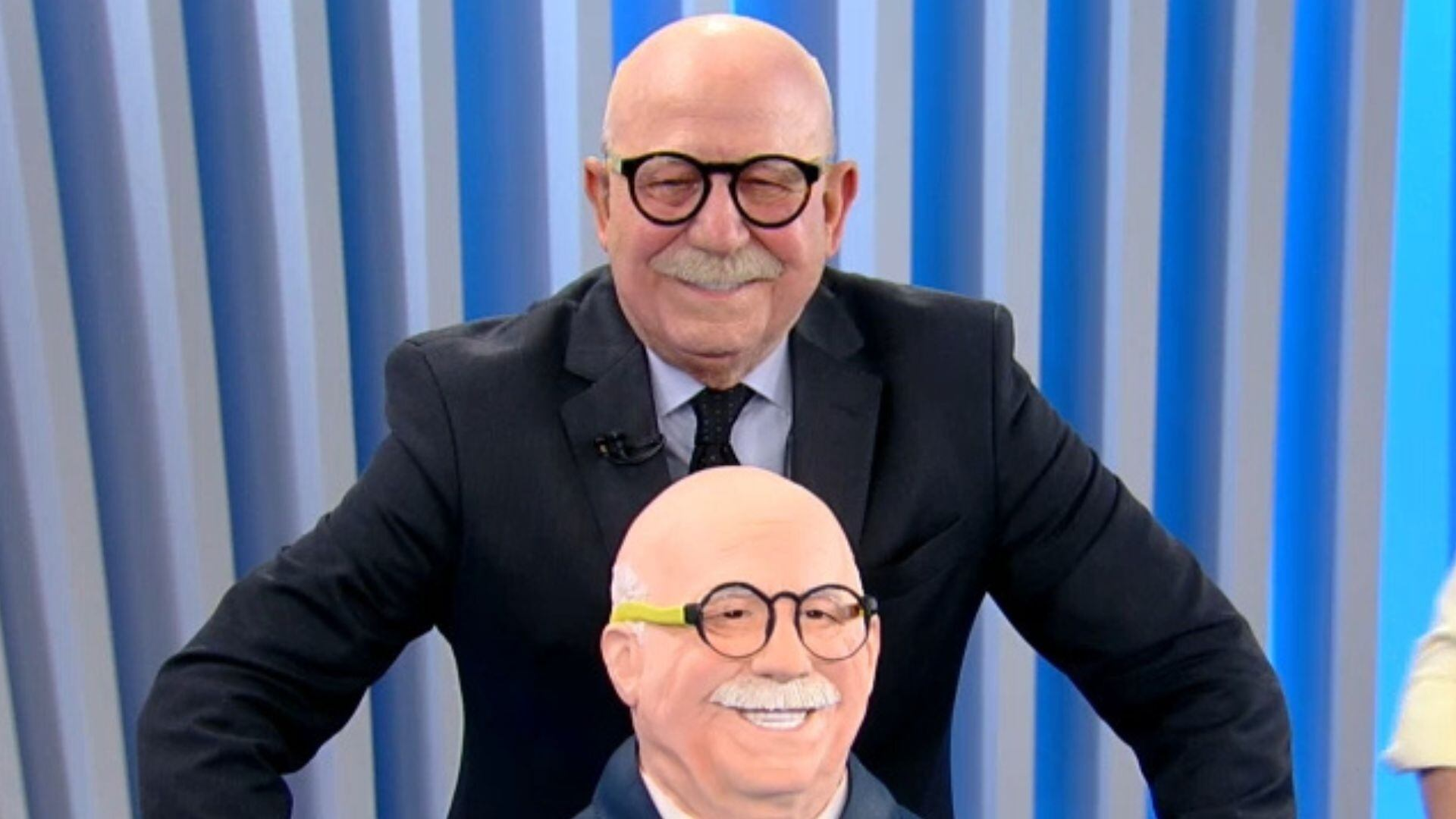 Lombardi faz aniversário e ganha surpresa com bolo realista do próprio rosto