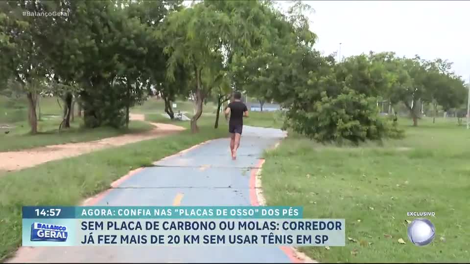 Sem tênis, corredor percorre 30 km descalço e desafia limites na corrida
