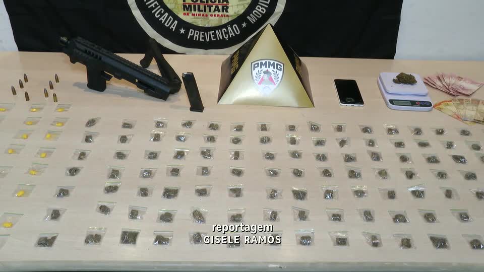 Homem é preso por tráfico de drogas durante abordagem policial em Ibirité (MG)