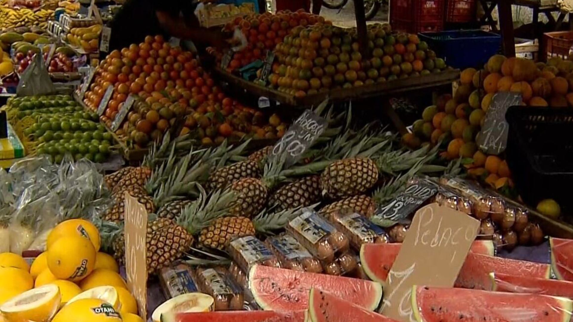 Frutas da estação apresentam quedas nos preços; saiba como escolher os alimentos