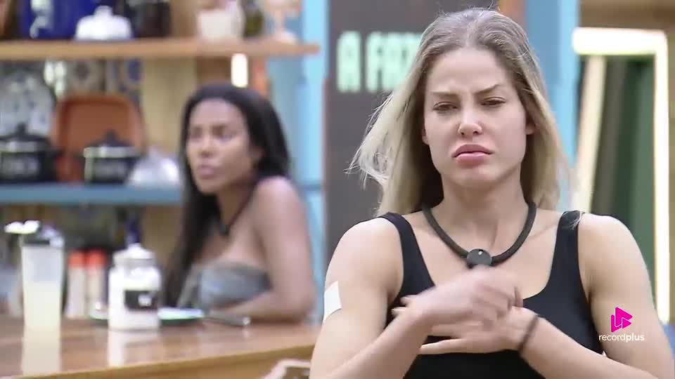 Saory nega que tenha escondido o doce de leite da semana: 'Nem provei' | A Fazenda 17