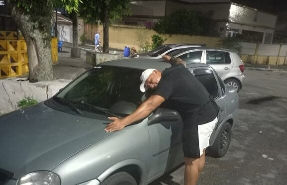 Ambulante tem carro furtado em Cascadura, na zona norte do Rio