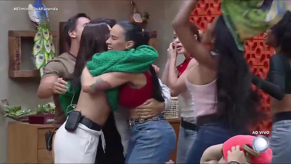 Veja a reação dos peões com o retorno de Támires Assîs à Sede | A Fazenda 17