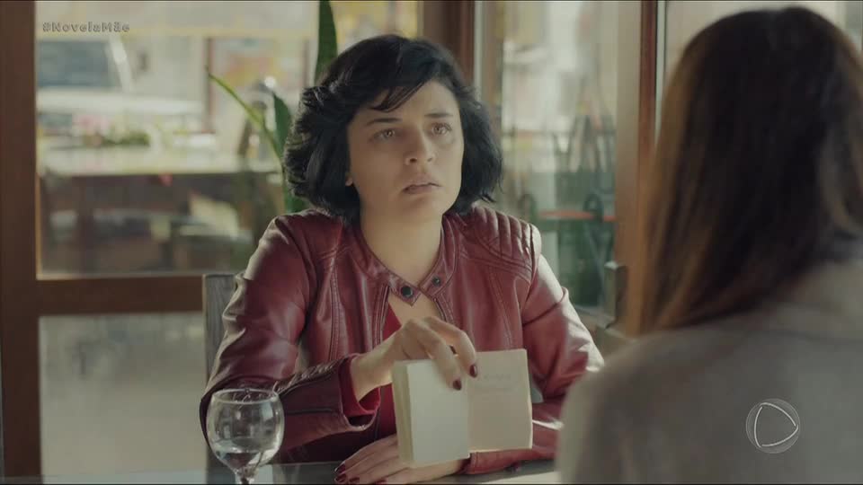 Şule confronta Zeynep ao encontrar nome da professora no caderno de Melek | Mãe