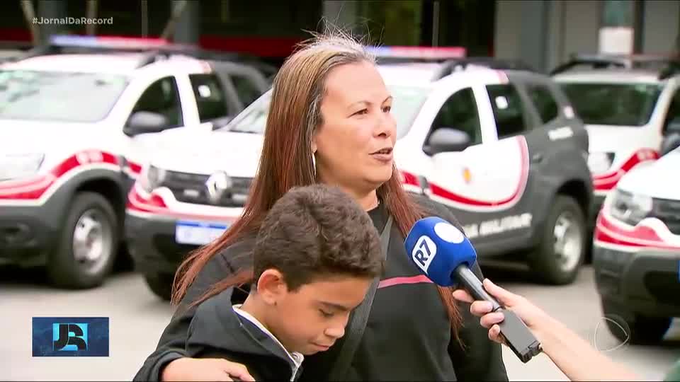 Menino de dez anos salva vida da mãe durante crise convulsiva em Santos (SP)