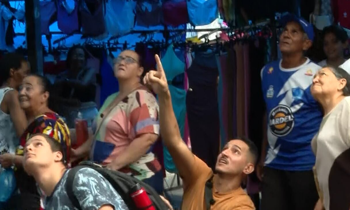 Camelô viraliza com pegadinhas no Calçadão de Bangu