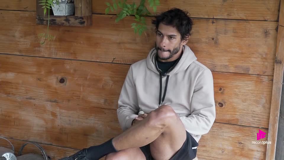 Shia Phoenix oferece ajuda para salvar Dudu Camargo da Roça | A Fazenda 17