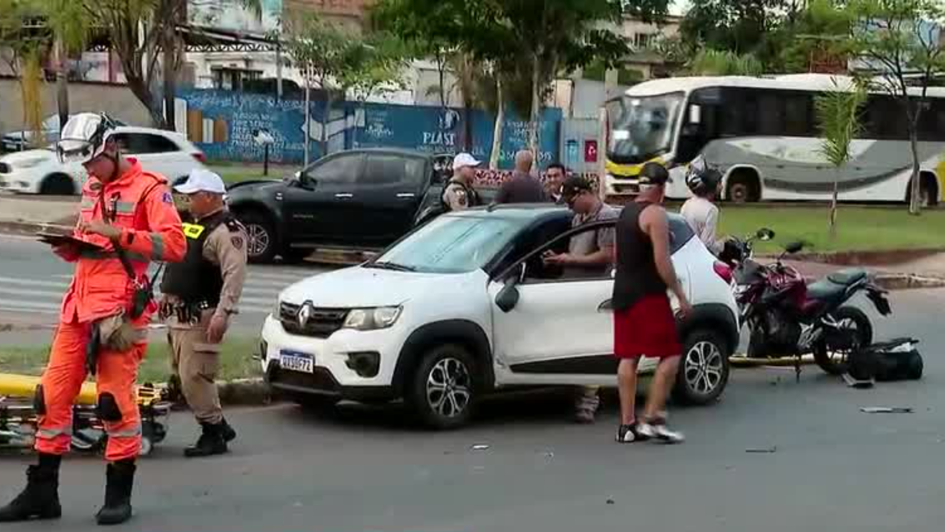 Sargento do Corpo de Bombeiros é atropelado enquanto prestava socorro em avenida de BH