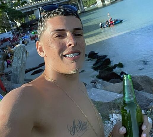 Mototaxista morto durante abordagem policial é sepultado no Rio de Janeiro