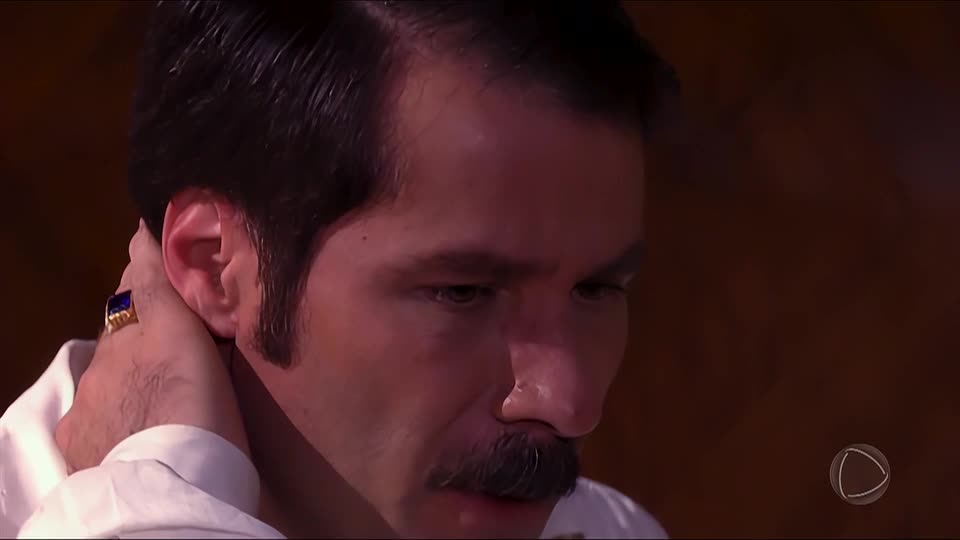 Leôncio desmaia após ter visão com o falecido Comendador Almeida | A Escrava Isaura