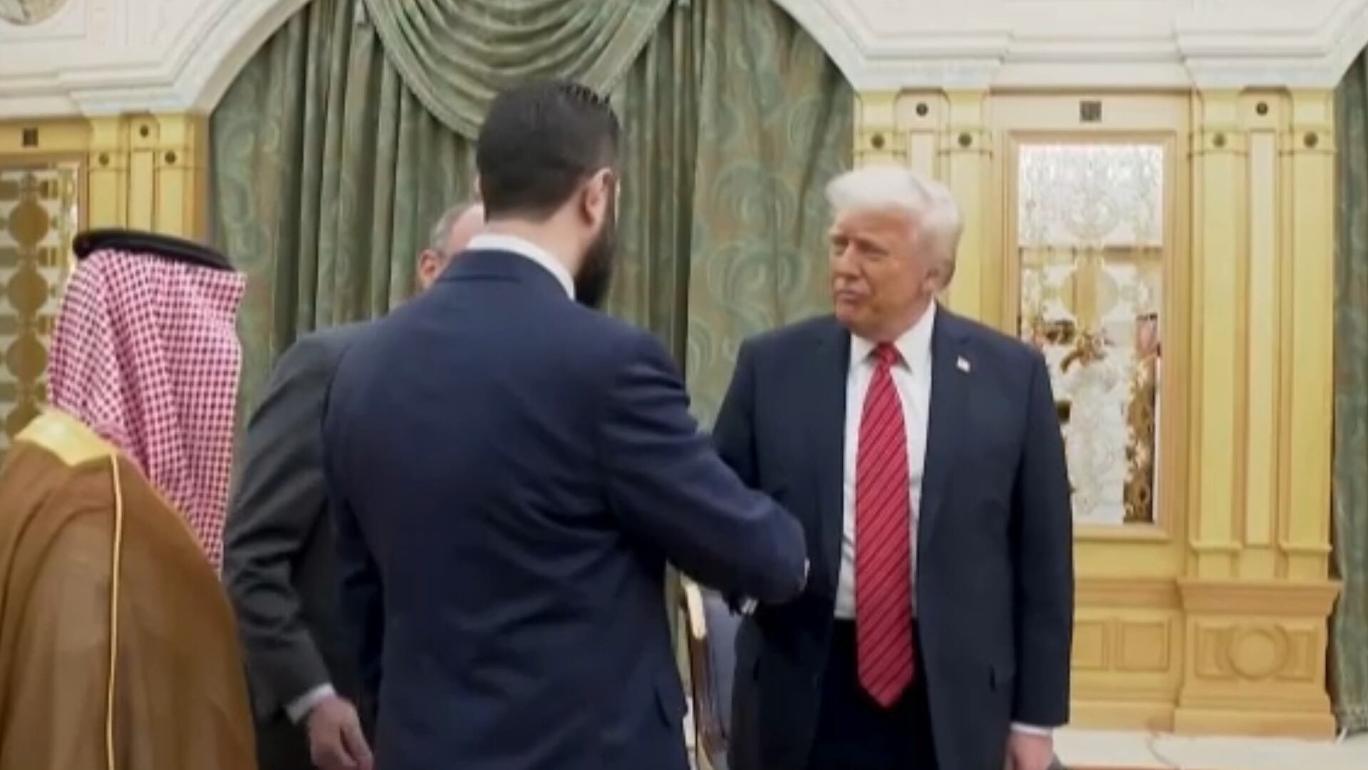 Líder sírio ligado ao terrorismo se encontra com Trump