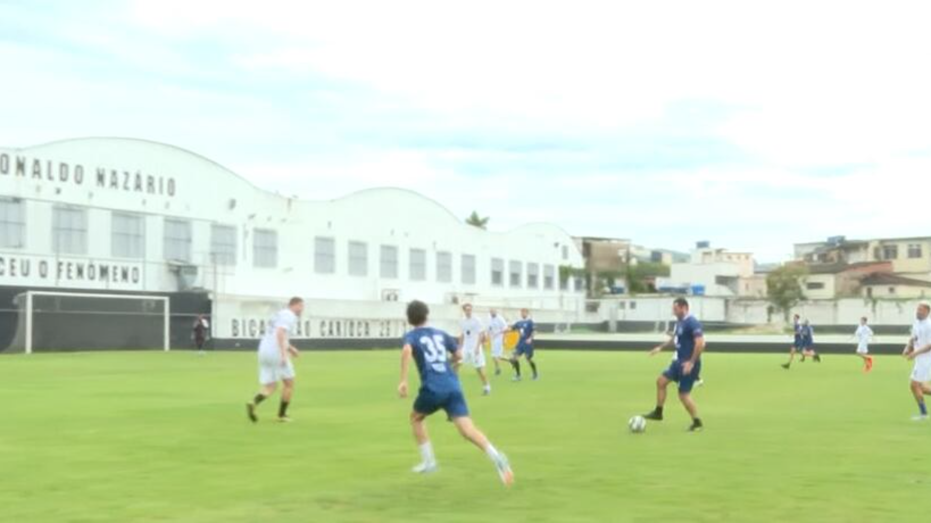 Mercado Publicitário celebra parceria em jogo de futebol no campo do São Cristóvão
