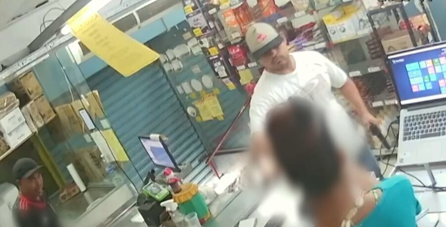 Assalto em mercearia de Madureira gera pânico entre funcionários
