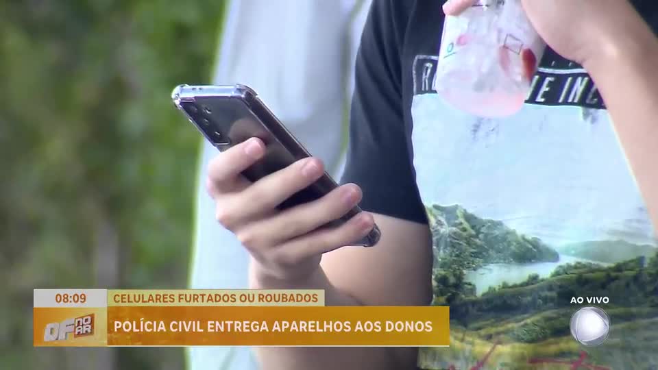 Polícia Civil devolve celulares roubados e reforça orientações para evitar novos crimes