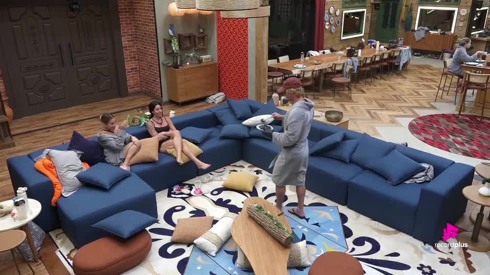 Peões provam brigadeiro de Matheus e doce vira piada: 'Dor de barriga' | A Fazenda 17