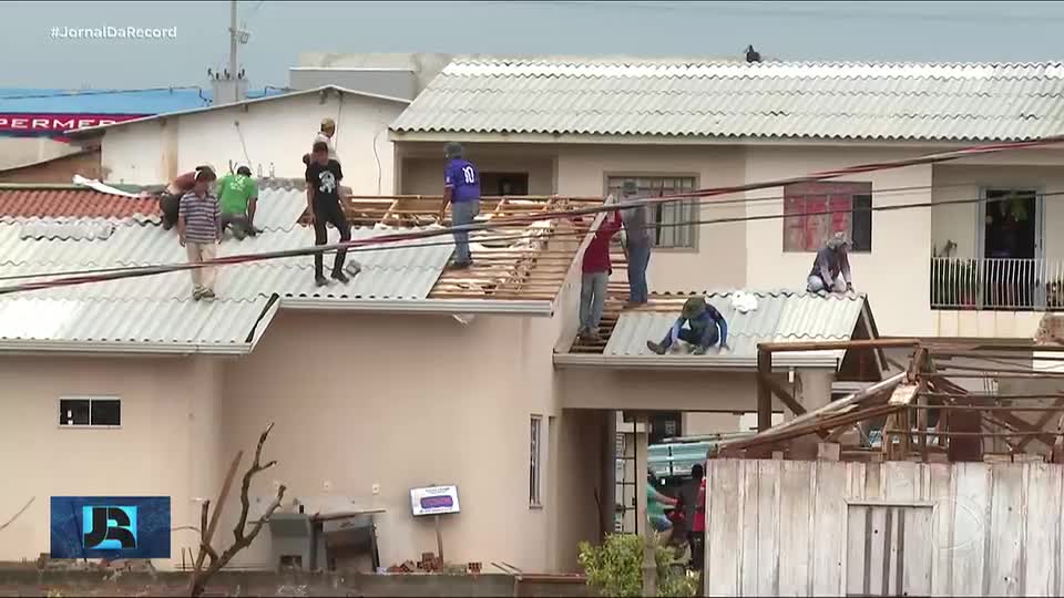 Defesa Civil do PR alerta para tempestade em cidade devastada por tornado há menos de uma semana