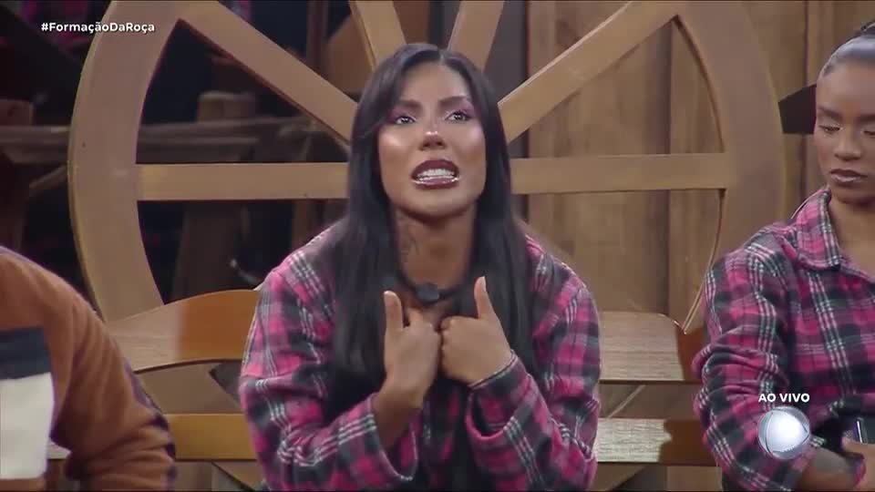 'Me perseguindo', justifica Carol ao votar em Matheus durante a formação da Roça | A Fazenda 17