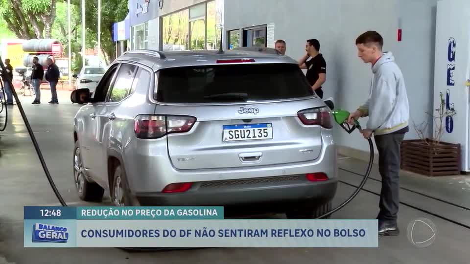 Preços da gasolina no DF não refletem queda anunciada pela Petrobras