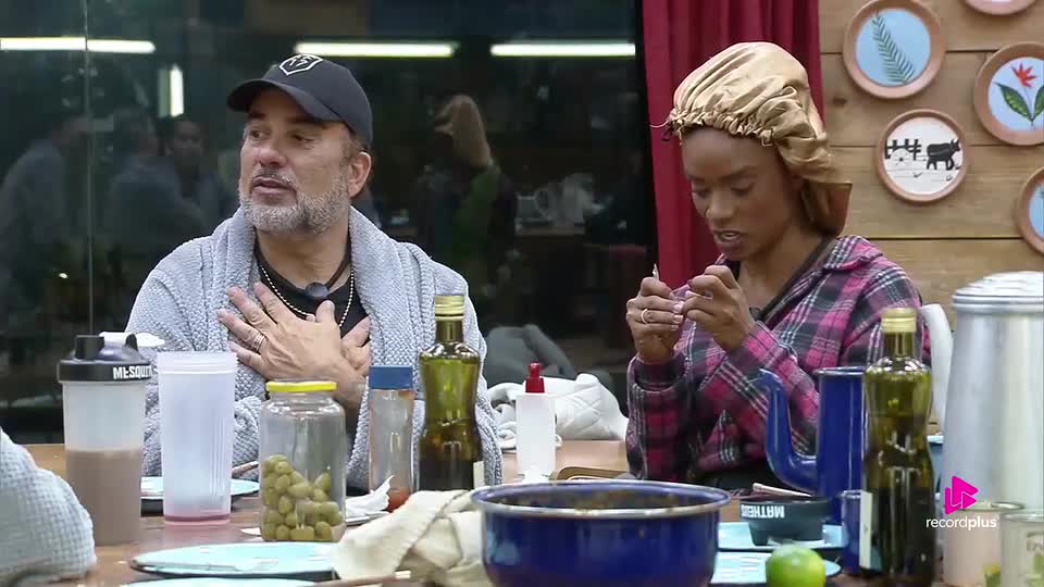 Após dizer que joga sozinho, Fabiano Moraes confessa: 'É blefe' | A Fazenda 17