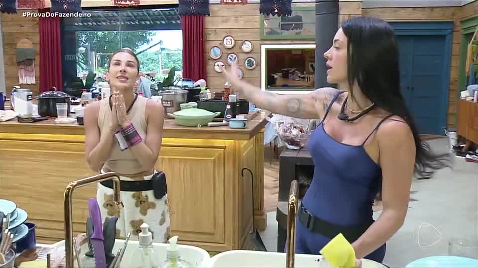 'Não me peça nada perto da Carol', diz Maria para Rayane após embate com Lekker | A Fazenda 17