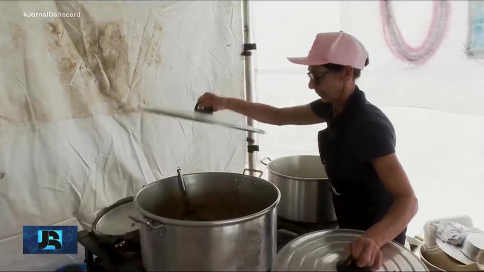 Tornado no PR: voluntários ajudam na reconstrução da cidade de Rio Bonito do Iguaçu