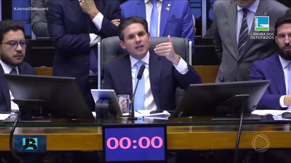 Hugo Motta anuncia que relator do projeto antifacção vai fazer novos ajustes no texto