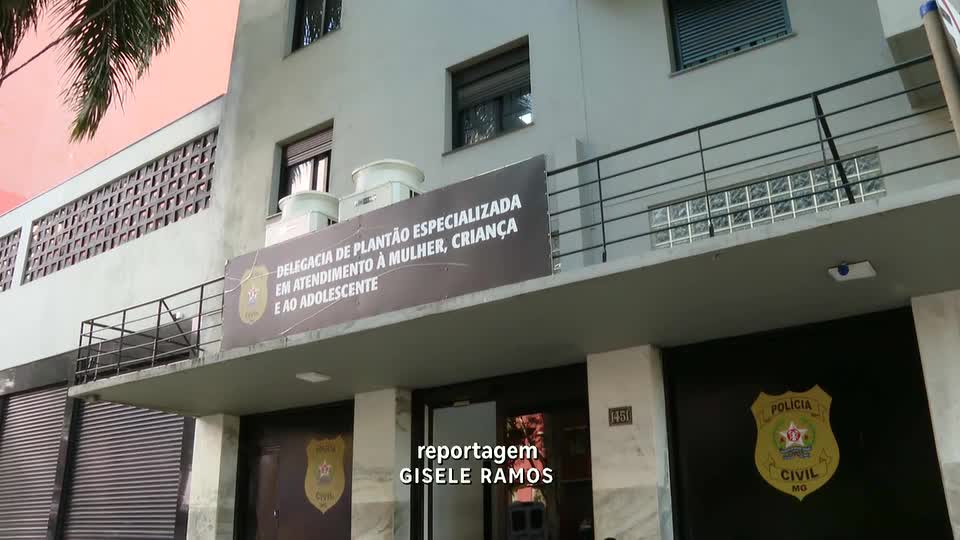 Jovem é indiciado por furtar o celular da namorada e divulgar vídeos íntimos dela em BH