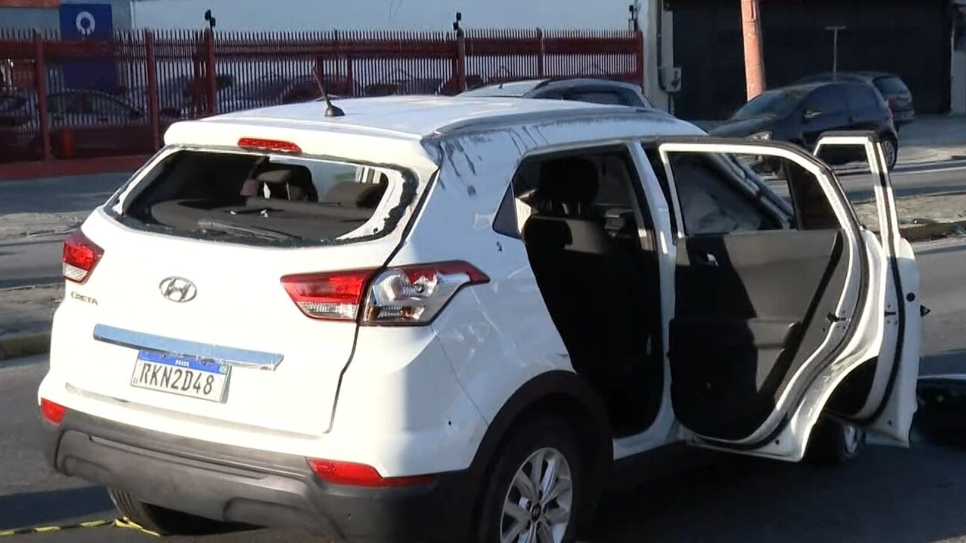 Criminoso é preso após roubar carro e ser perseguido pela polícia no Rio