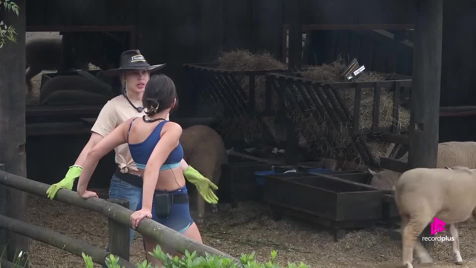 'Só falta eu fazer tudo para Maria e Ray e ainda ajudar a Tàmires', reclama Saory | A Fazenda 17