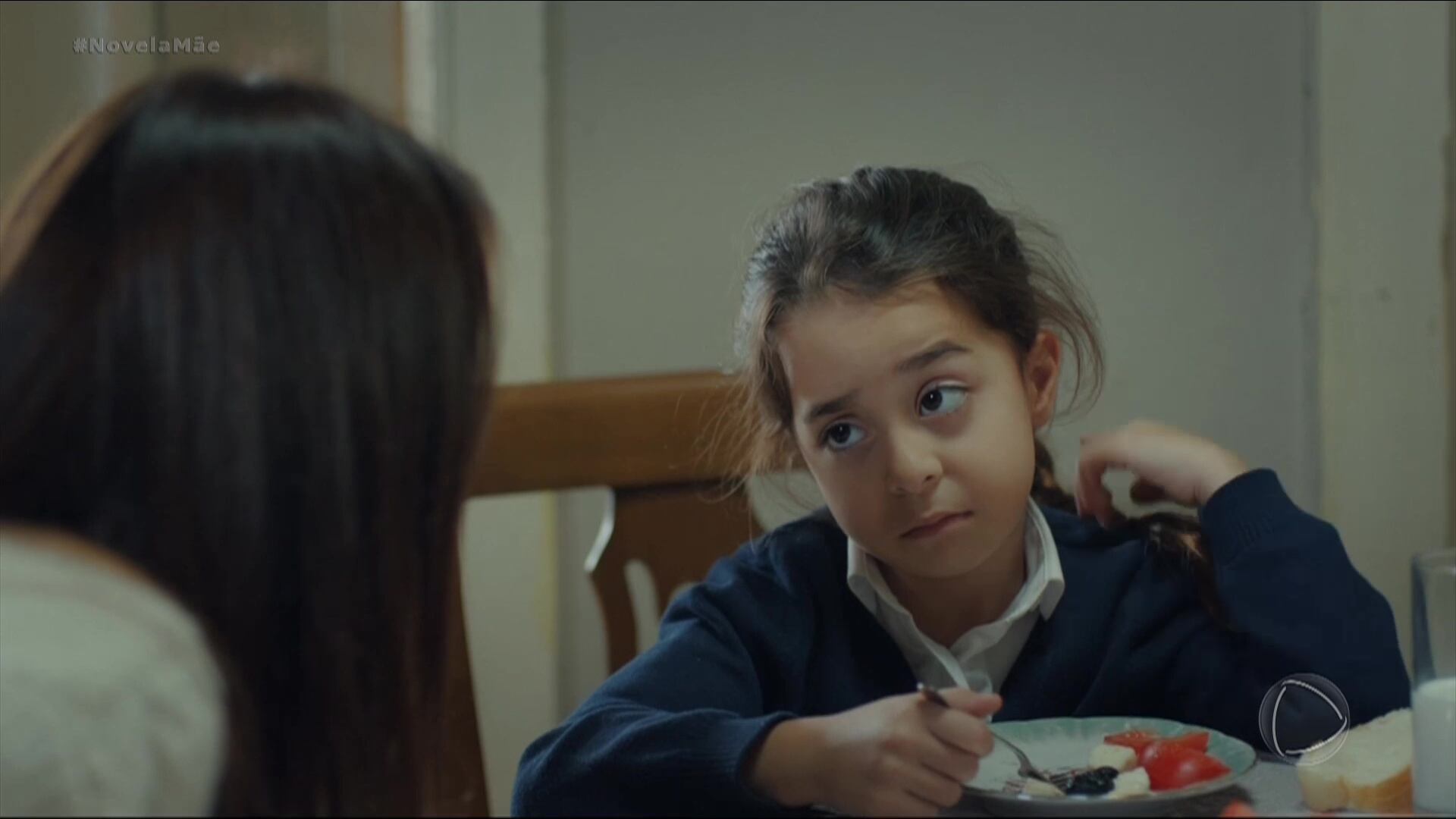 Com medo de Sule, Melek finge estar doente para não ir à aula | Mãe