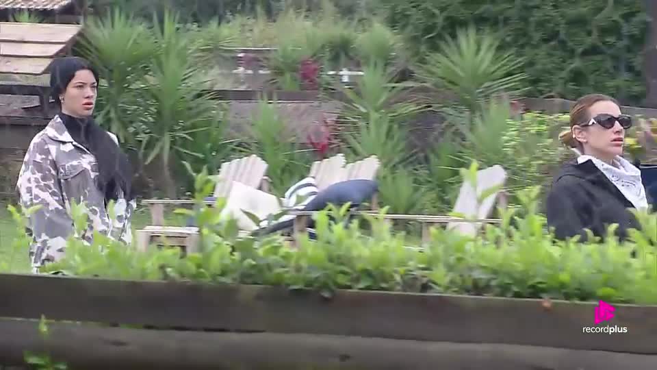 Maria e Saory se estranham no trato: 'Na grosseria a gente não consegue trabalhar' | A Fazenda 17