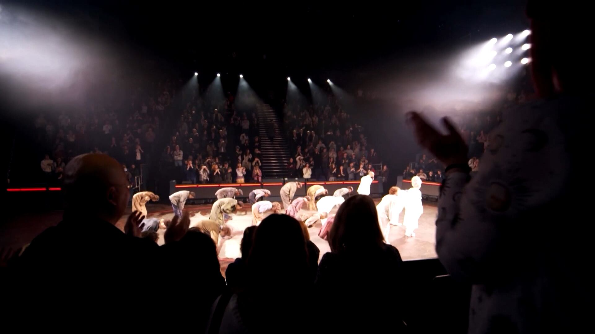 'Jogos Vorazes' combina elementos cênicos e audiovisuais em peça de teatro