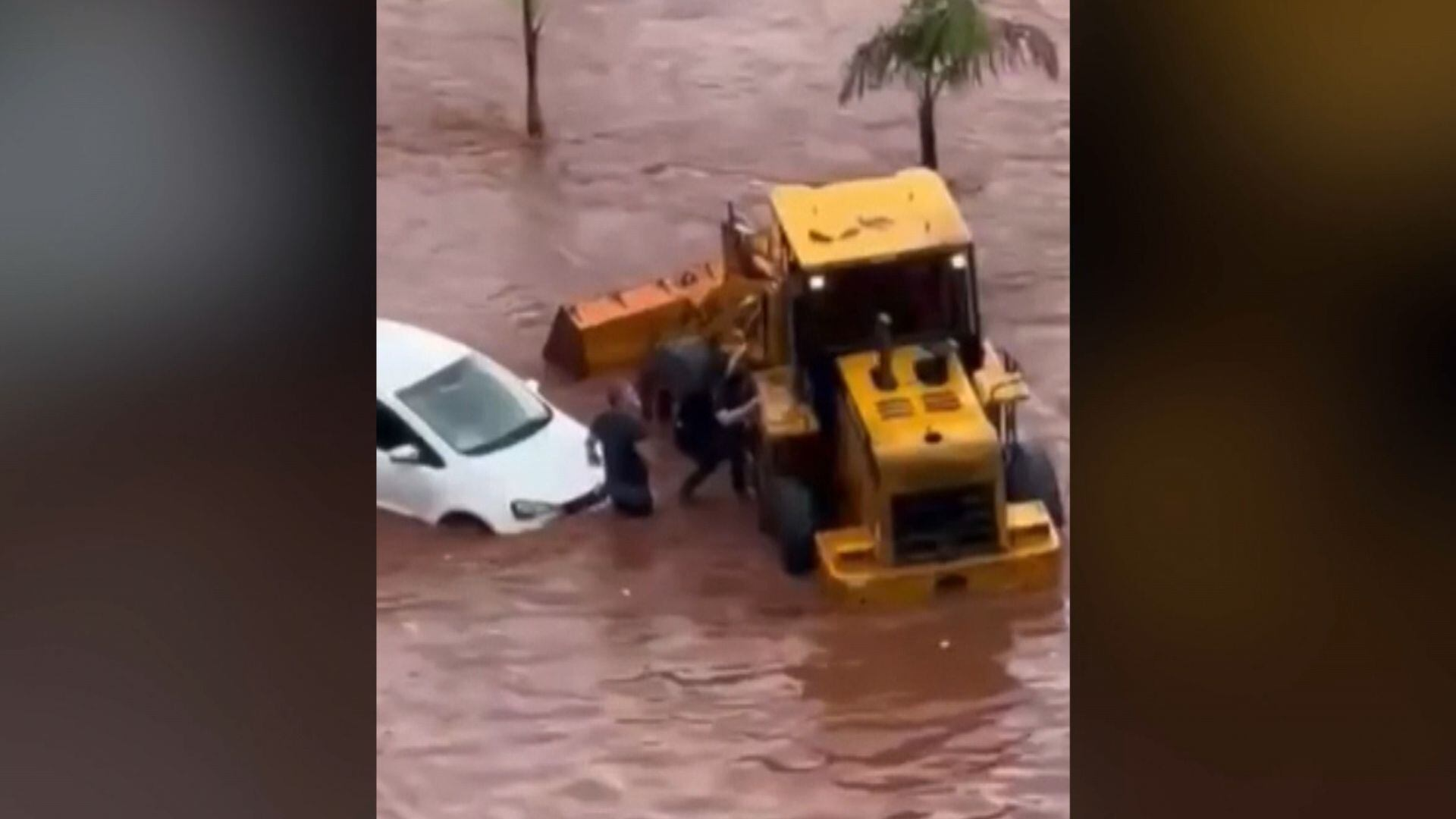 Mãe e filha são resgatadas após enxurrada em Mato Grosso do Sul